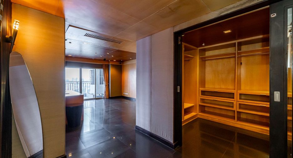 For sale 4 ベッドルーム condo in Sathon, Bangkok