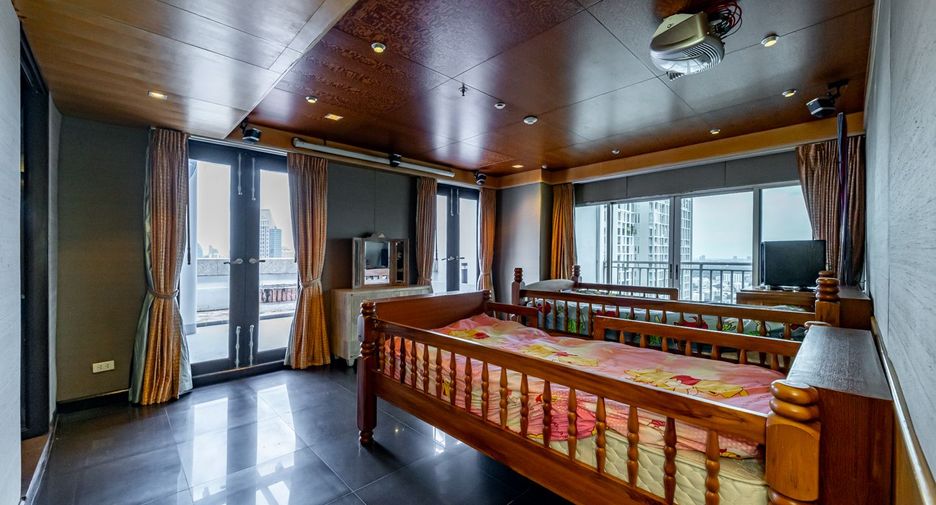 For sale 4 ベッドルーム condo in Sathon, Bangkok