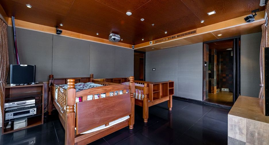 For sale 4 ベッドルーム condo in Sathon, Bangkok