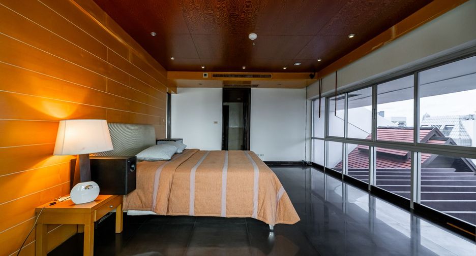 For sale 4 ベッドルーム condo in Sathon, Bangkok