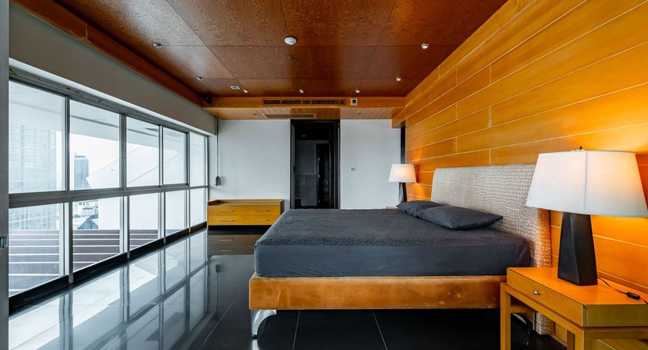 For sale 4 ベッドルーム condo in Sathon, Bangkok