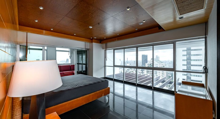 For sale 4 ベッドルーム condo in Sathon, Bangkok