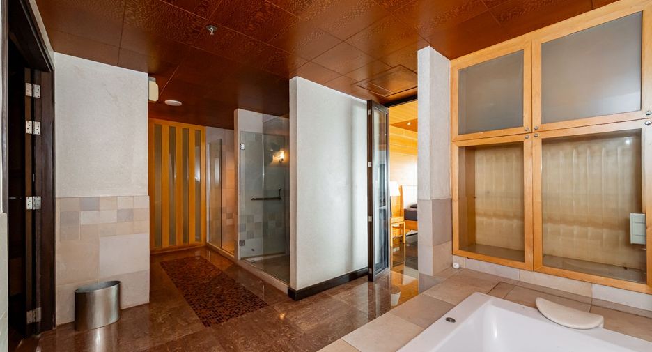 For sale 4 ベッドルーム condo in Sathon, Bangkok