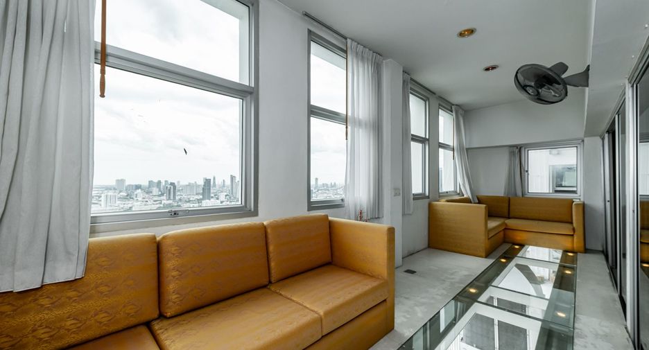 For sale 4 ベッドルーム condo in Sathon, Bangkok