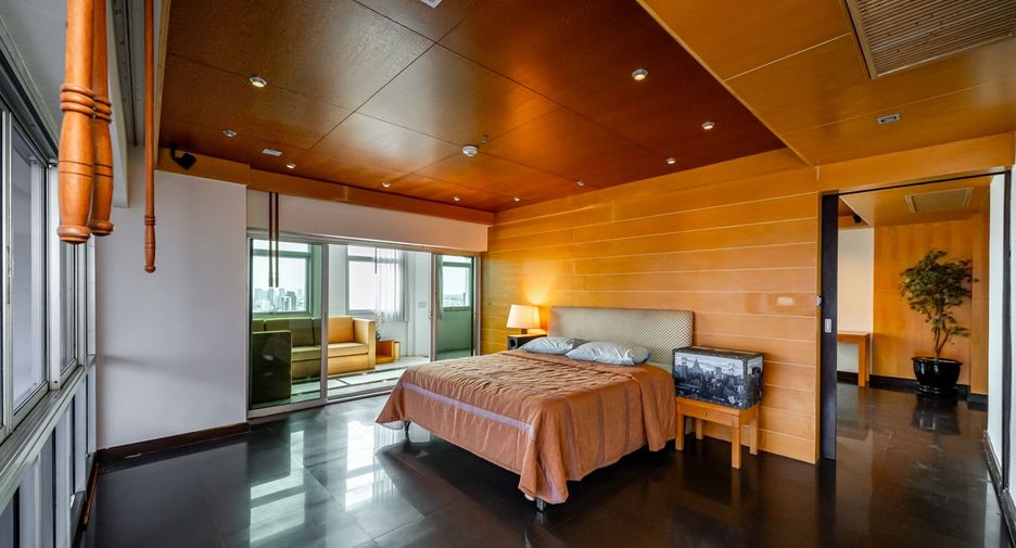 For sale 4 ベッドルーム condo in Sathon, Bangkok