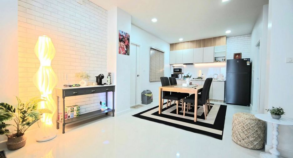 For sale 4 bedrooms house in Bang Lamung, Chonburi
