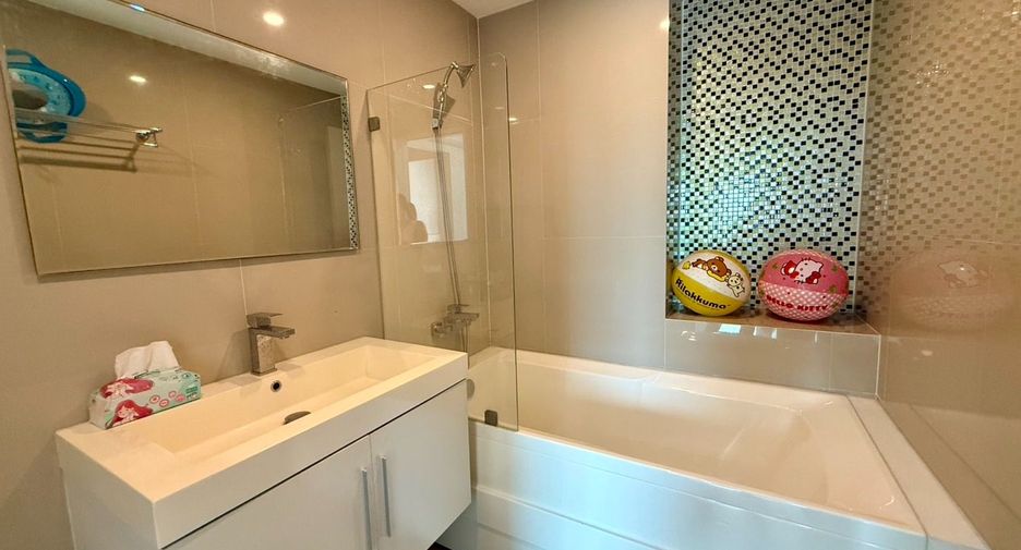 For sale 1 bed condo in Si Racha, Chonburi