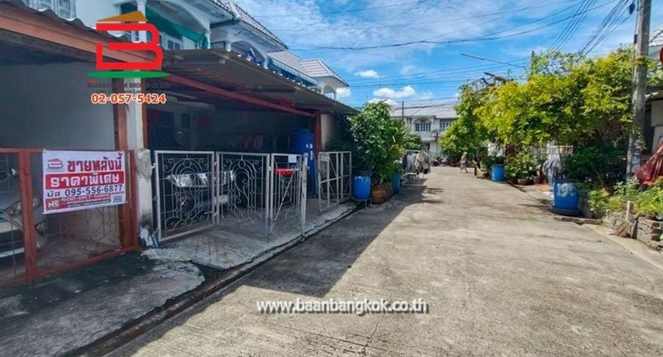 For sale 4 bedrooms townhouse in Lam Luk Ka, Pathum Thani