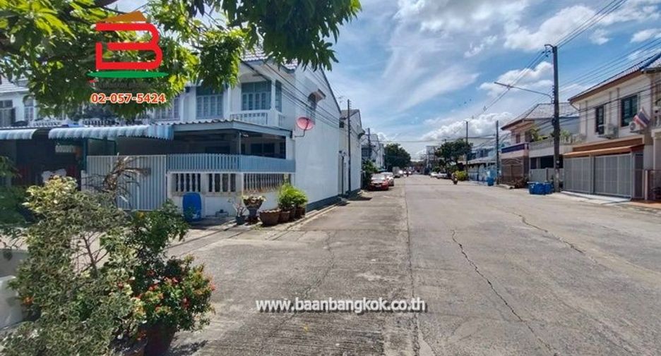 For sale 4 bedrooms townhouse in Lam Luk Ka, Pathum Thani