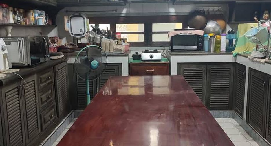 出售 6 卧室 独立屋 在 Mueang Pathum Thani, Pathum Thani