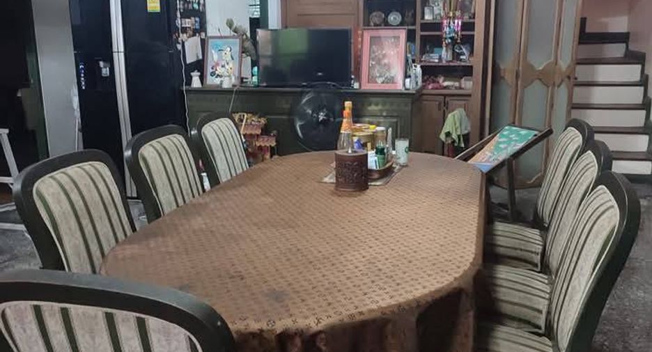 出售 6 卧室 独立屋 在 Mueang Pathum Thani, Pathum Thani