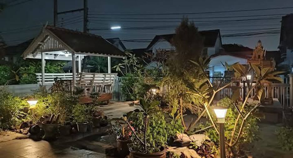 出售 6 卧室 独立屋 在 Mueang Pathum Thani, Pathum Thani