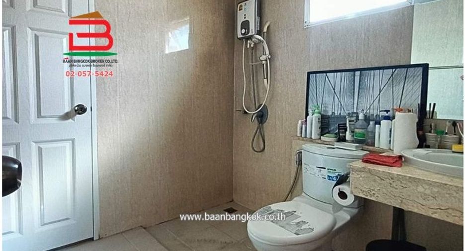 For rent 3 bedrooms house in Mueang Pathum Thani, Pathum Thani