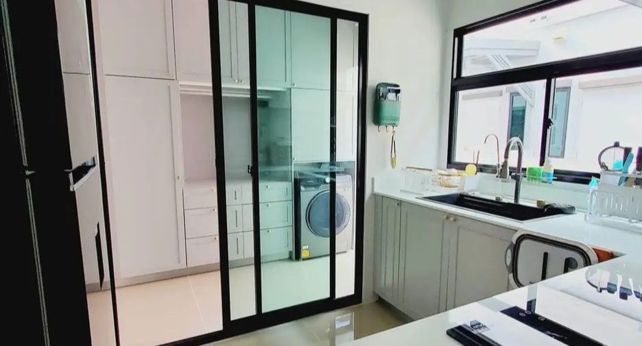 Casa en alquiler de 3 habitaciones en Lat Krabang, Bangkok