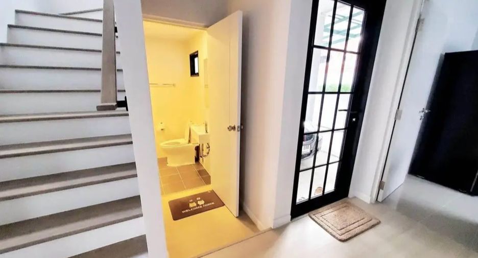 Casa en alquiler de 3 habitaciones en Lat Krabang, Bangkok