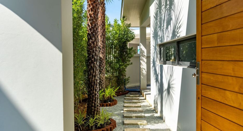 For rent 3 bedrooms villa in Mueang Phuket, Phuket
