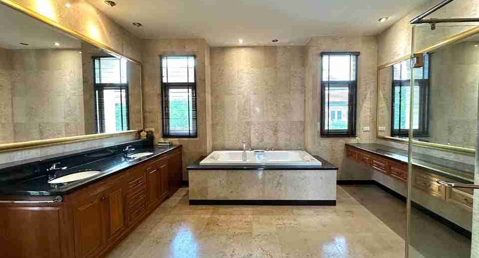 À vendre 4 chambres villa à Sattahip, Chonburi