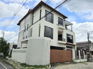 Casa en venta de 6 habitaciones en Pak Kret, Nonthaburi