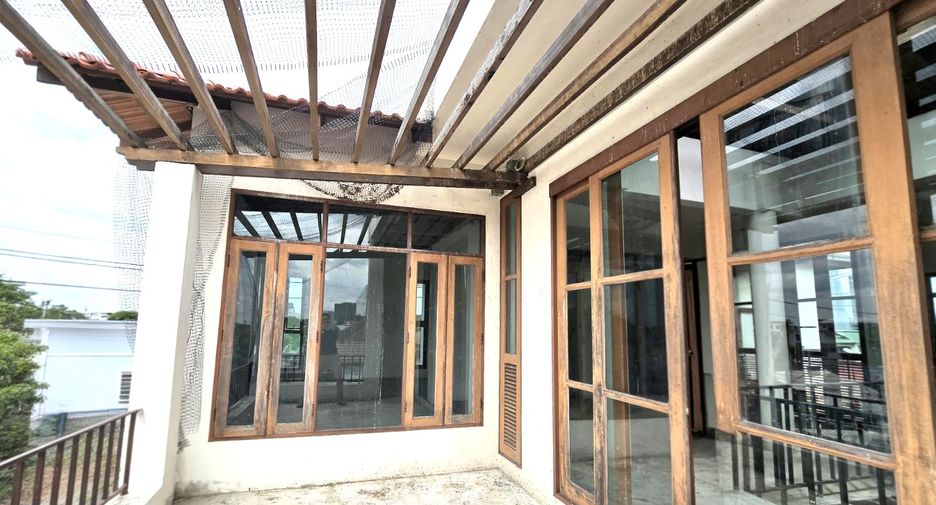 For sale 6 bedrooms house in Pak Kret, Nonthaburi