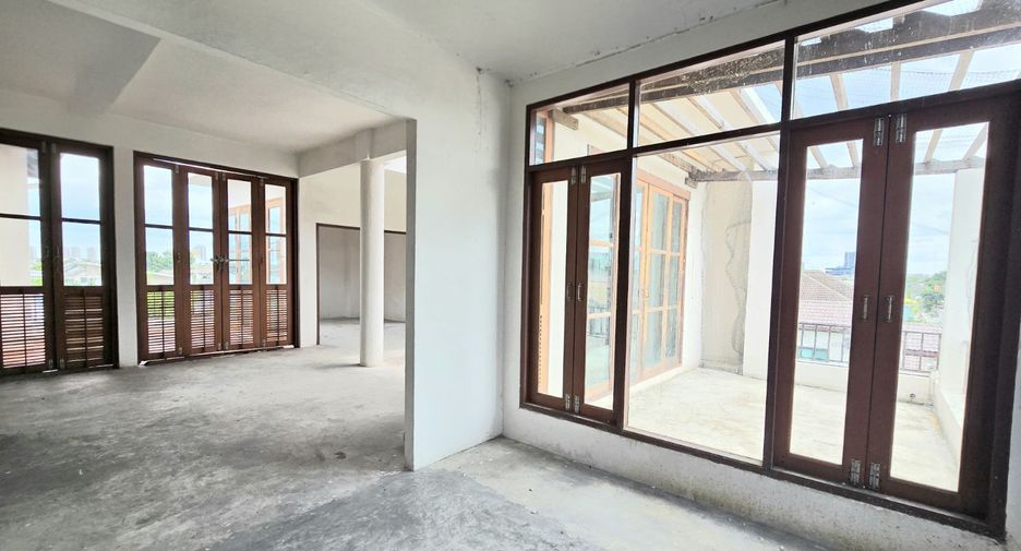 For sale 6 bedrooms house in Pak Kret, Nonthaburi