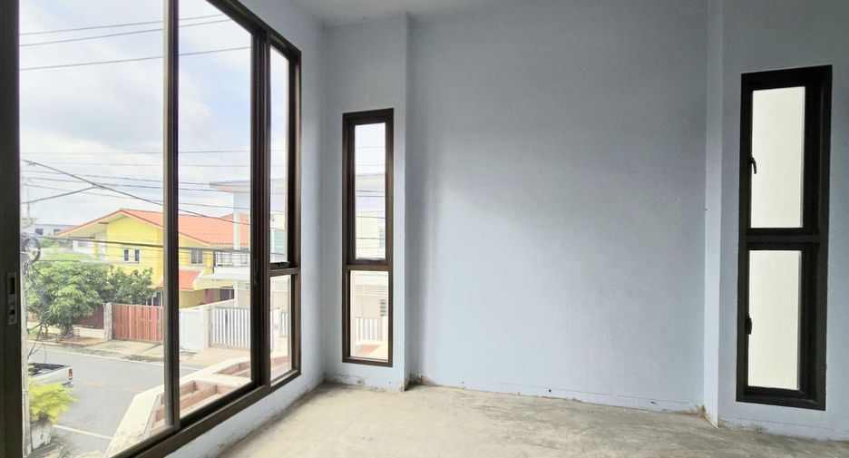 For sale 6 bedrooms house in Pak Kret, Nonthaburi