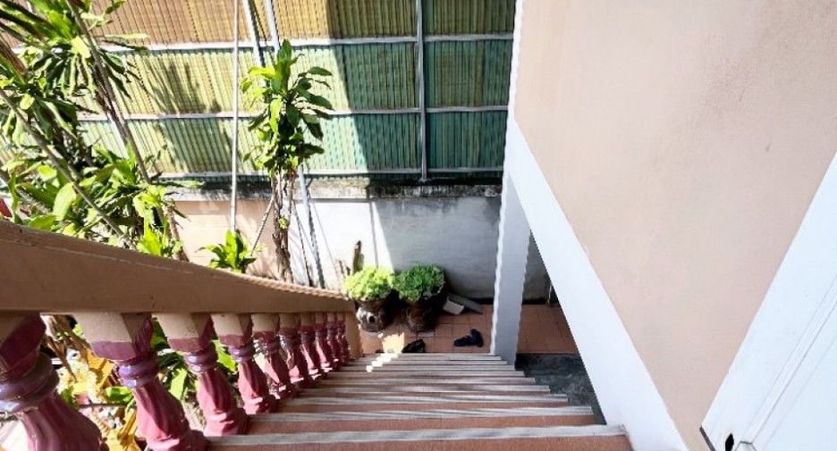 For sale 4 bedrooms townhouse in Phra Samut Chedi, Samut Prakan