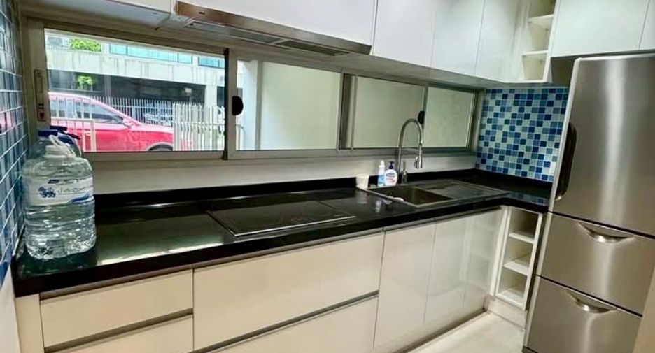 For rent 3 bedrooms townhouse in Suan Luang, Bangkok