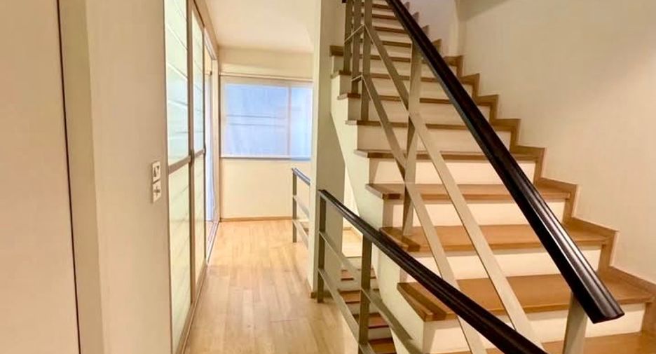 For rent 3 bedrooms townhouse in Suan Luang, Bangkok
