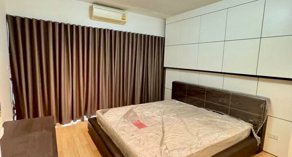 For rent 3 bedrooms townhouse in Suan Luang, Bangkok