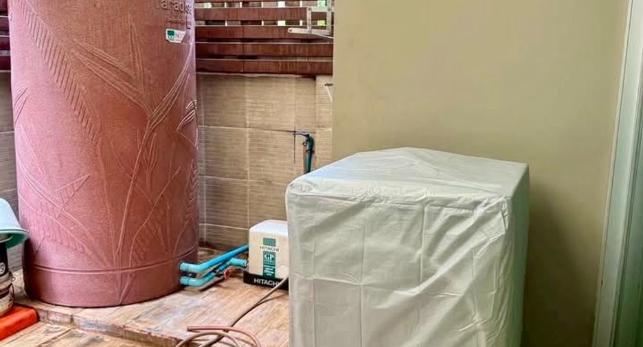 For rent 3 bedrooms townhouse in Suan Luang, Bangkok