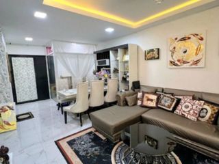 For sale 2 ベッドルーム townhouse in Saphan Sung, Bangkok