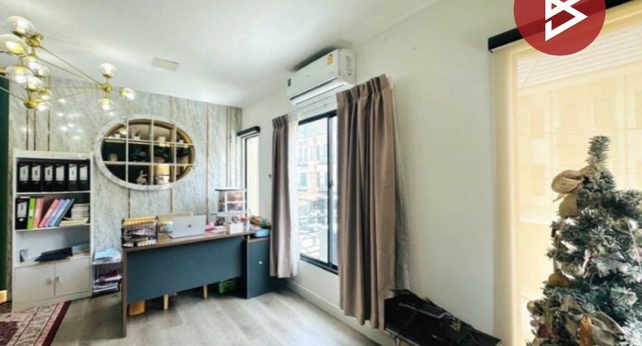 Casa adosada en venta de 2 habitaciones en Saphan Sung, Bangkok