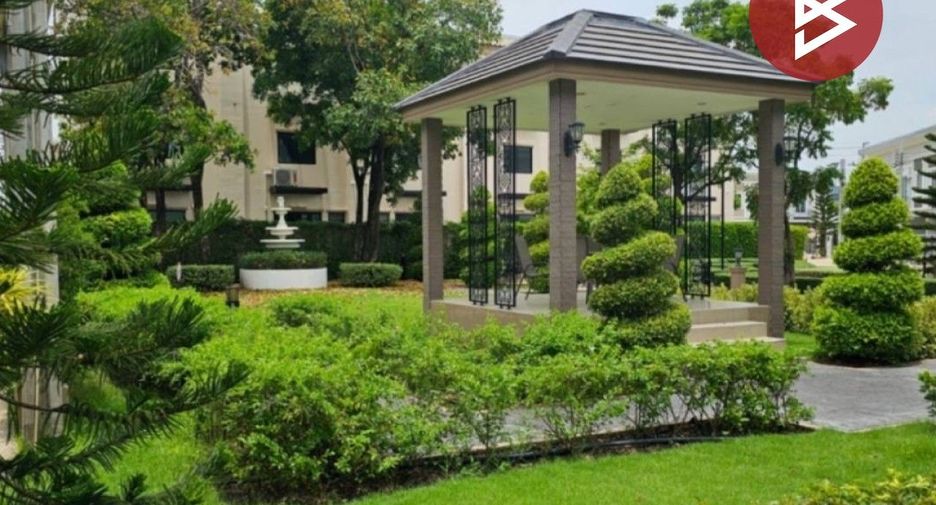 Casa adosada en venta de 2 habitaciones en Saphan Sung, Bangkok