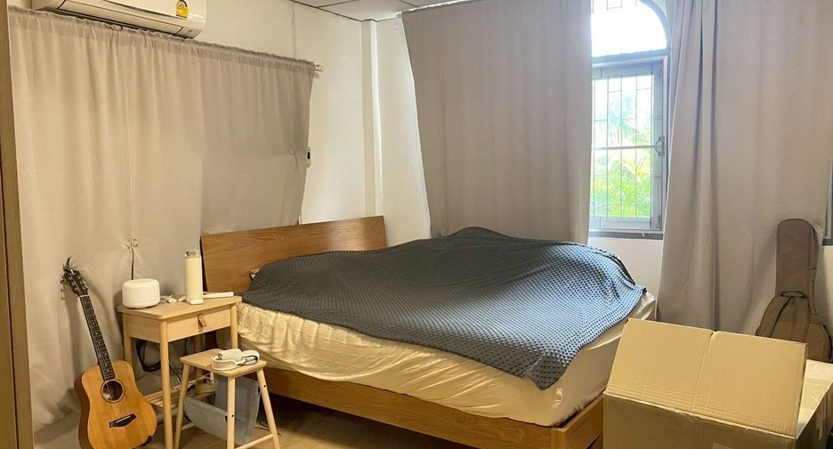 For sale 4 bedrooms house in Lat Phrao, Bangkok