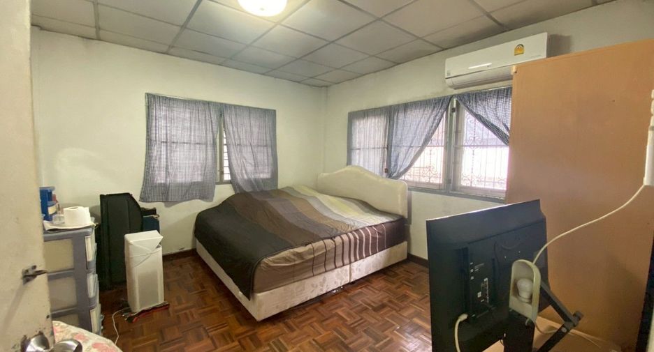 For sale 4 bedrooms house in Lat Phrao, Bangkok