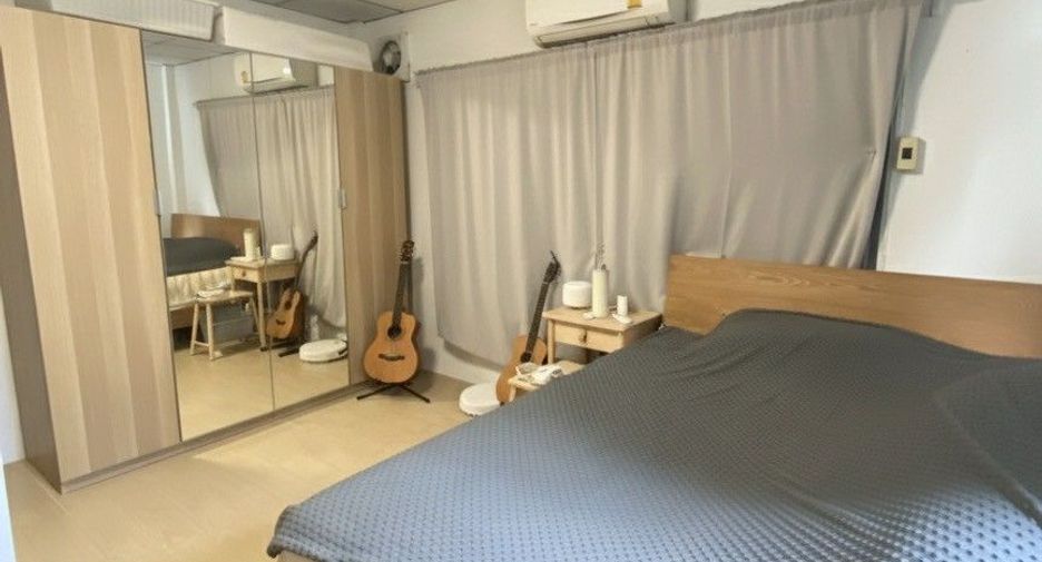 For sale 4 bedrooms house in Lat Phrao, Bangkok