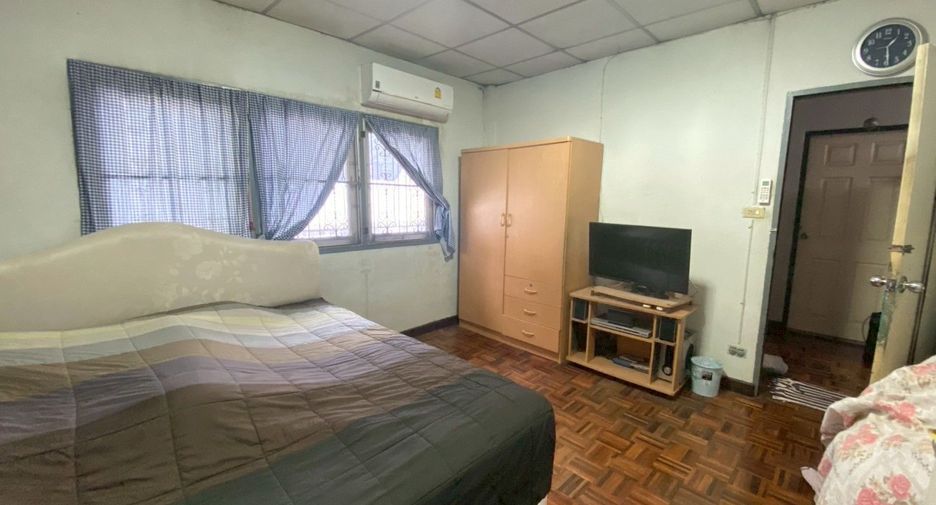 For sale 4 bedrooms house in Lat Phrao, Bangkok