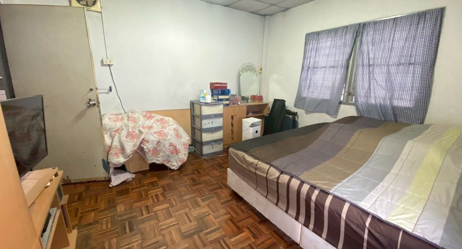 For sale 4 bedrooms house in Lat Phrao, Bangkok
