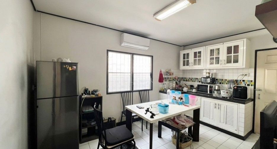 For sale 4 bedrooms house in Lat Phrao, Bangkok