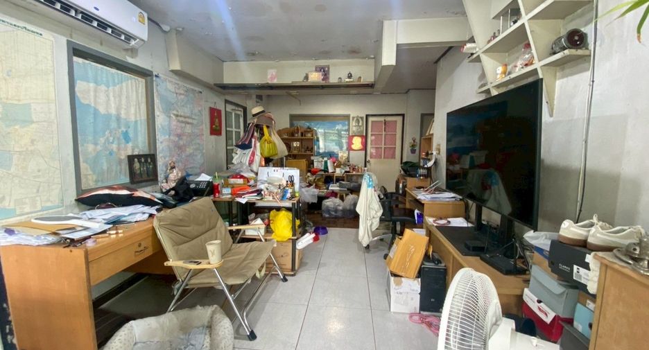 For sale 4 bedrooms house in Lat Phrao, Bangkok