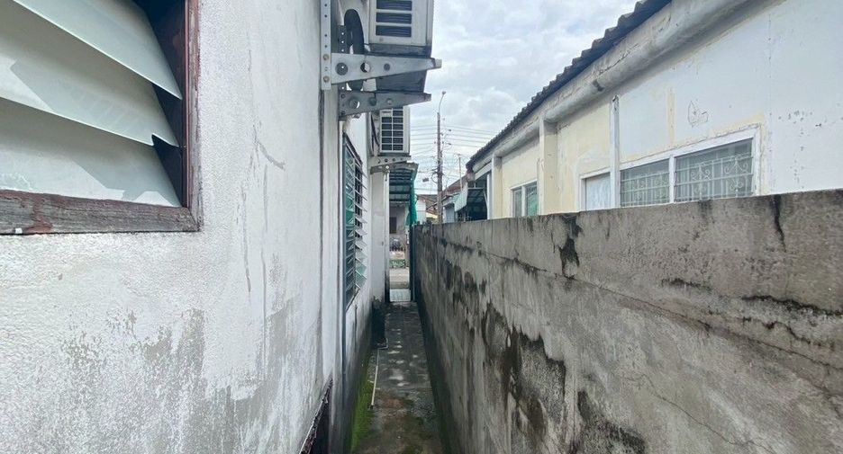 For sale 4 bedrooms house in Lat Phrao, Bangkok