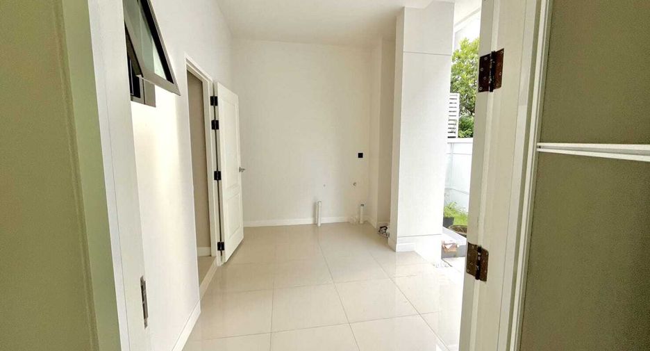 Casa en alquiler de 4 habitaciones en Mueang Samut Prakan, Samut Prakan