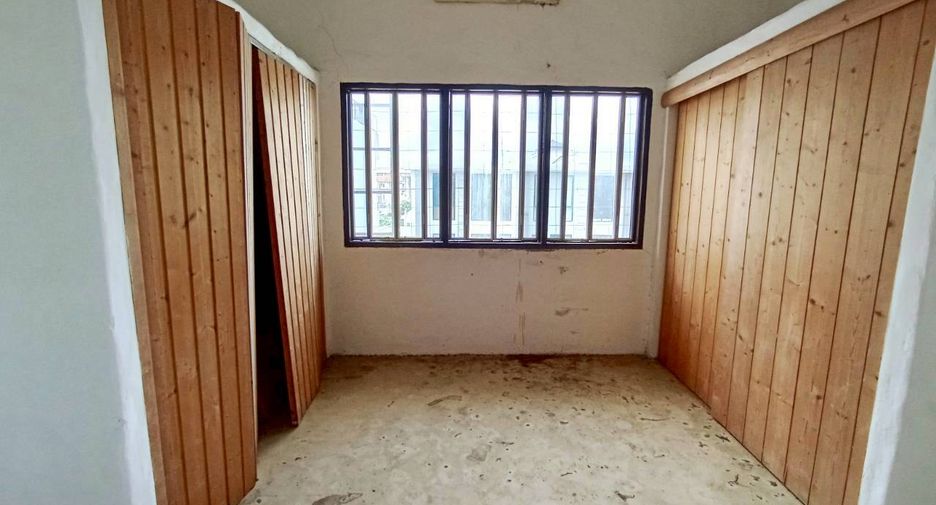 À vendre 5 chambres maison de ville à Wang Thonglang, Bangkok
