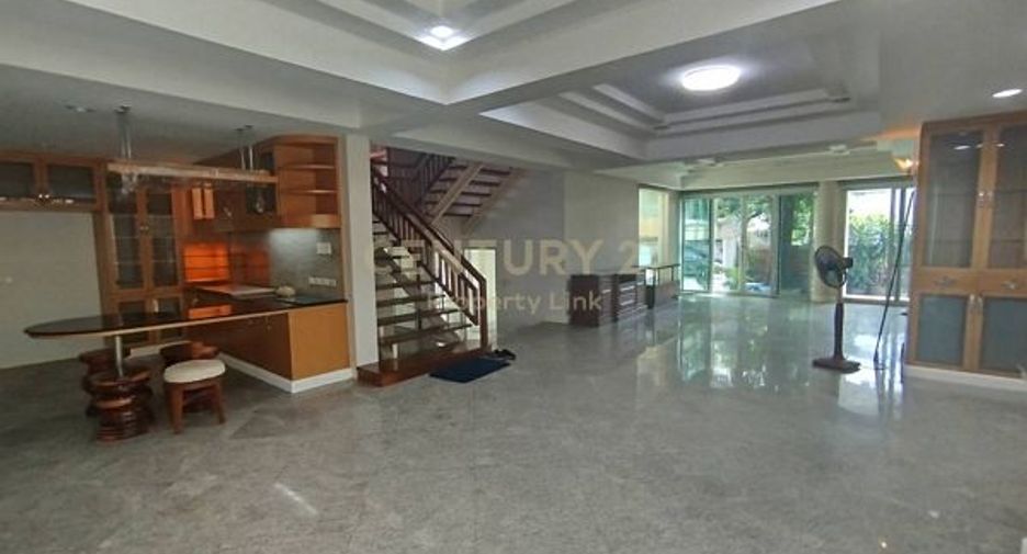 For rent 6 ベッドルーム house in Phaya Thai, Bangkok