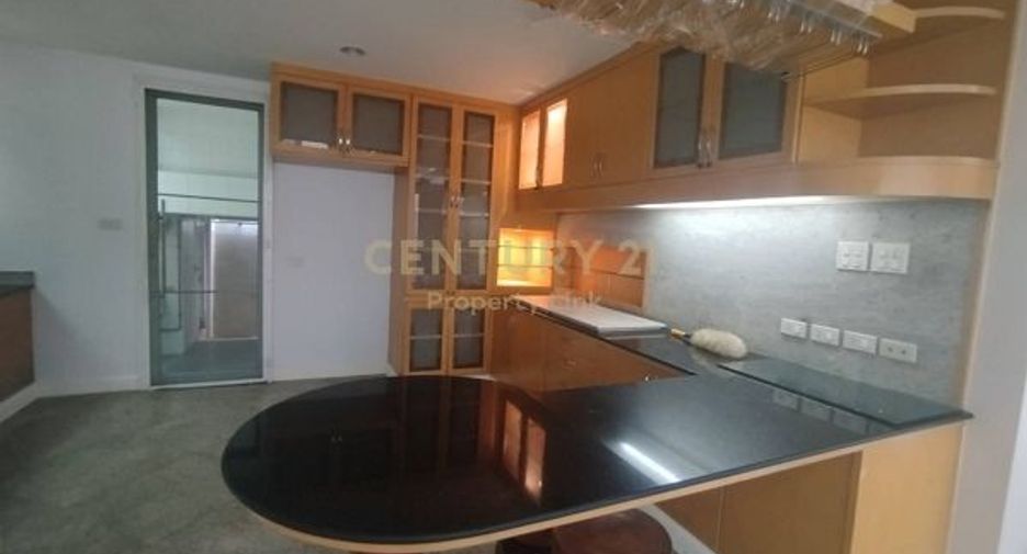 For rent 6 ベッドルーム house in Phaya Thai, Bangkok