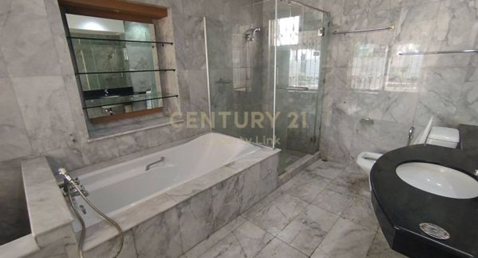 For rent 6 ベッドルーム house in Phaya Thai, Bangkok