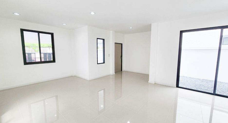 For sale 3 bedrooms house in Thawi Watthana, Bangkok