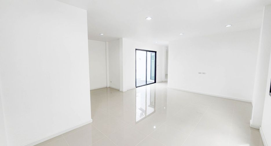 For sale 3 bedrooms house in Thawi Watthana, Bangkok