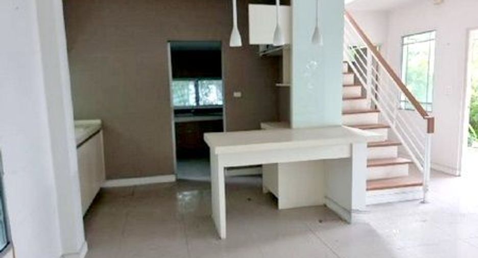 For sale 3 bedrooms house in Bang Sao Thong, Samut Prakan