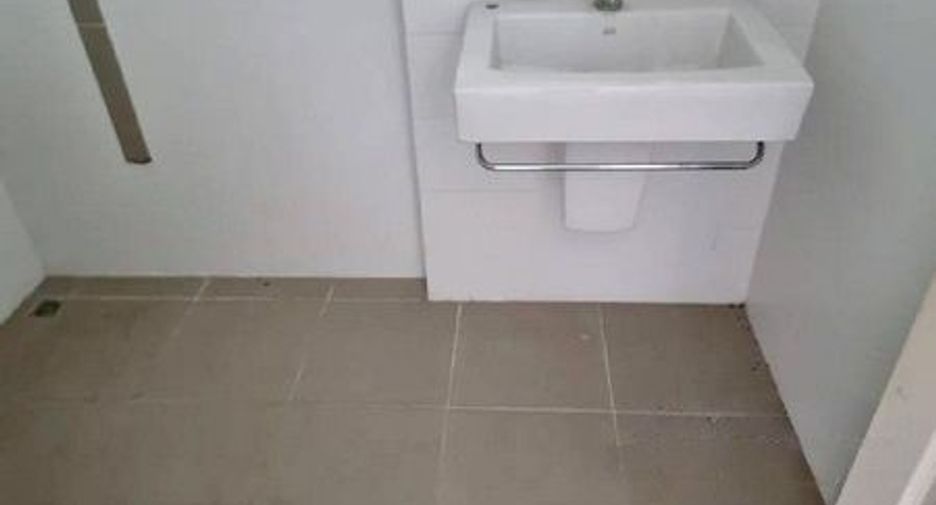 For sale 3 bedrooms house in Bang Sao Thong, Samut Prakan